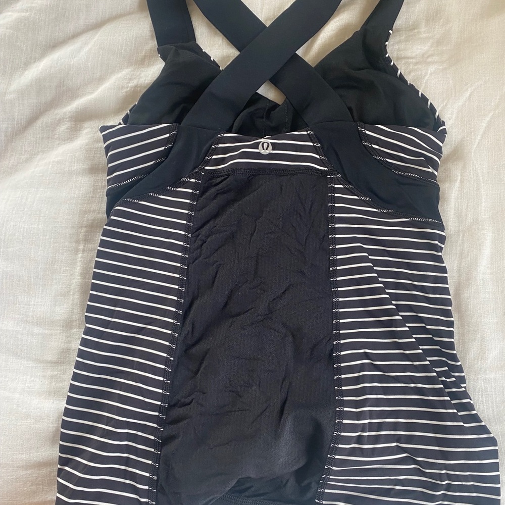 Black lulu tank :)